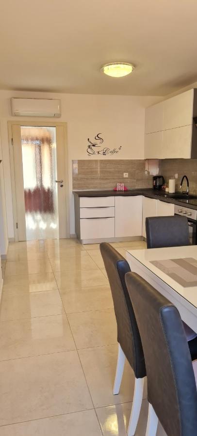 Apartman Tessa Vela Luka Eksteriør billede